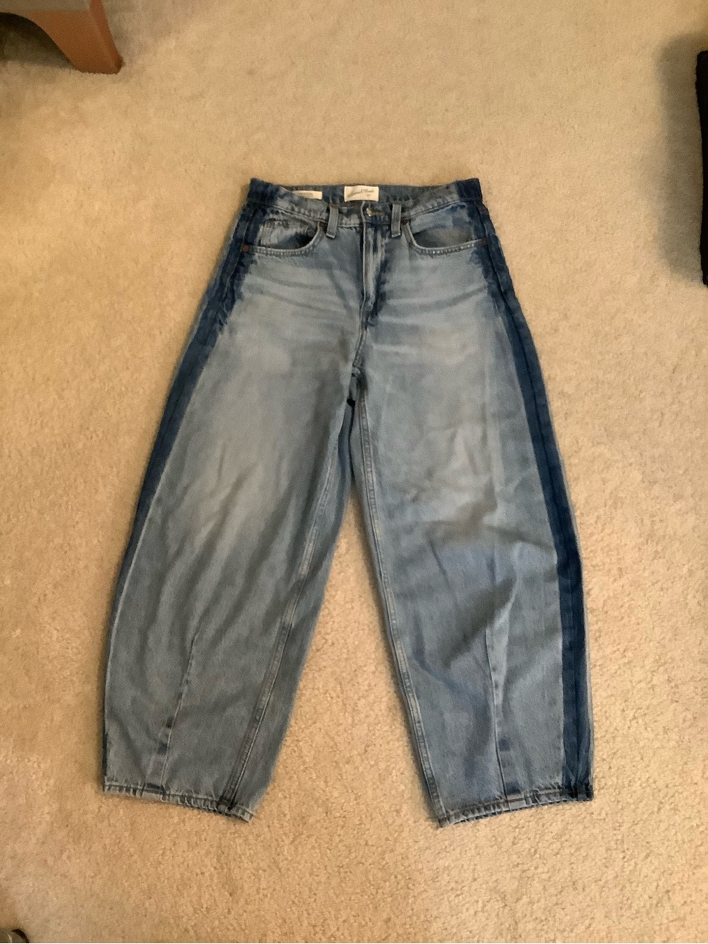Universal Thread High Rise Easy Barrel Wide Leg Blue Jeans Side Seam 2 Tone 27/4